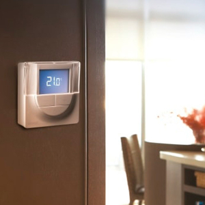 Программируемый термостат Uponor Smatrix Base T-148 Bus RAL9016 проводной (1086977)