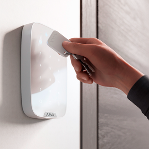 Ajax Tag DESFire® Безконтактний брелок керування режимами охорони (10 шт) | білий (23528.90.WH)