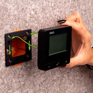 Програмований розумний термостат ENGO E40-ВАТВ ZigBee | чорний (932312602)